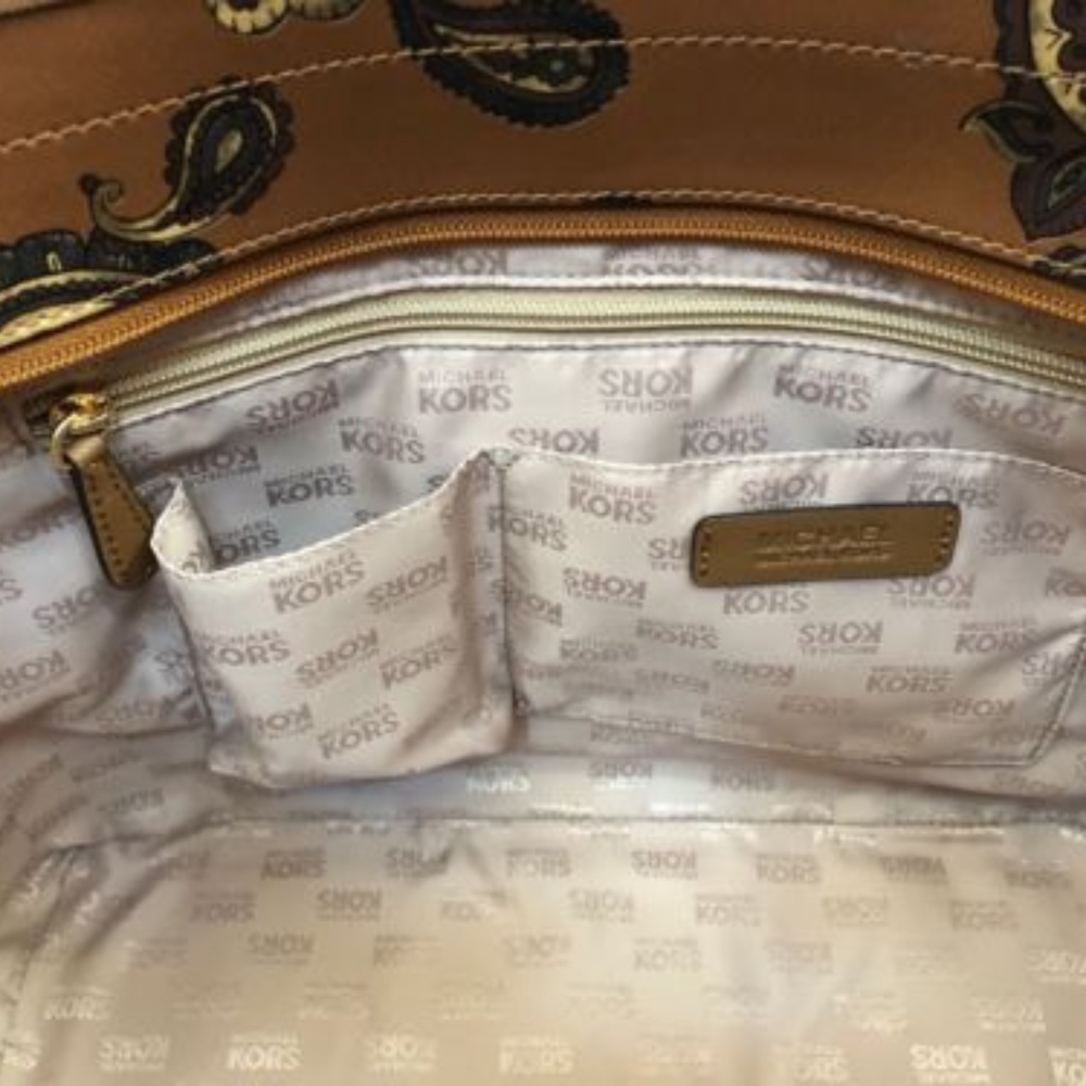 MICHAEL KORS EMRY LUGGAGE PRAISLEY LARGE TZ TOTE - Picture 5 of 8